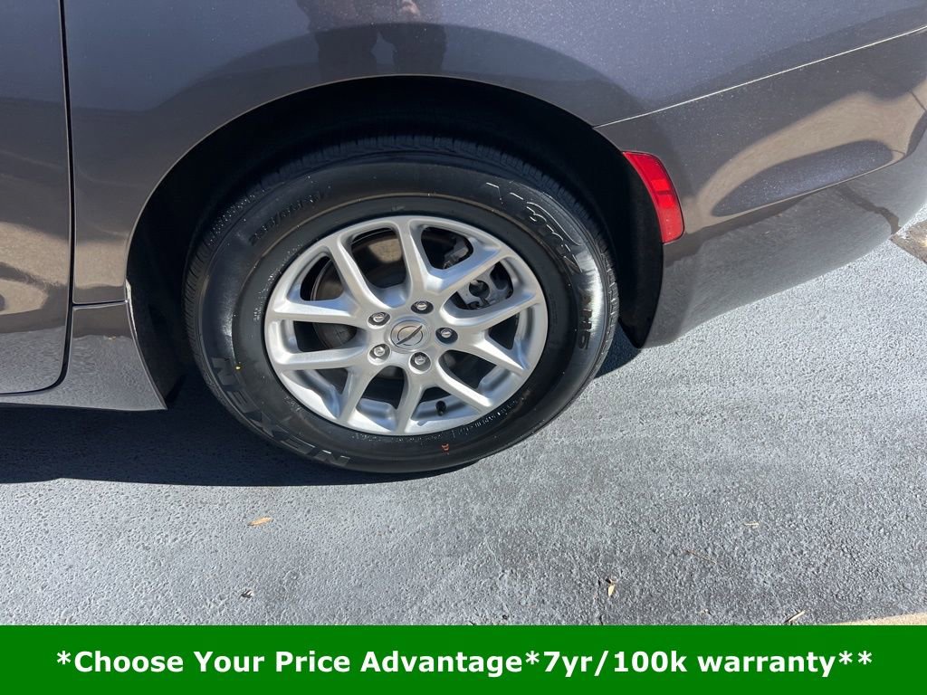 Certified 2023 Chrysler Pacifica Touring-L image 9