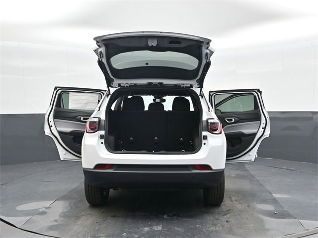 Used 2025 Jeep Compass Sport image 43