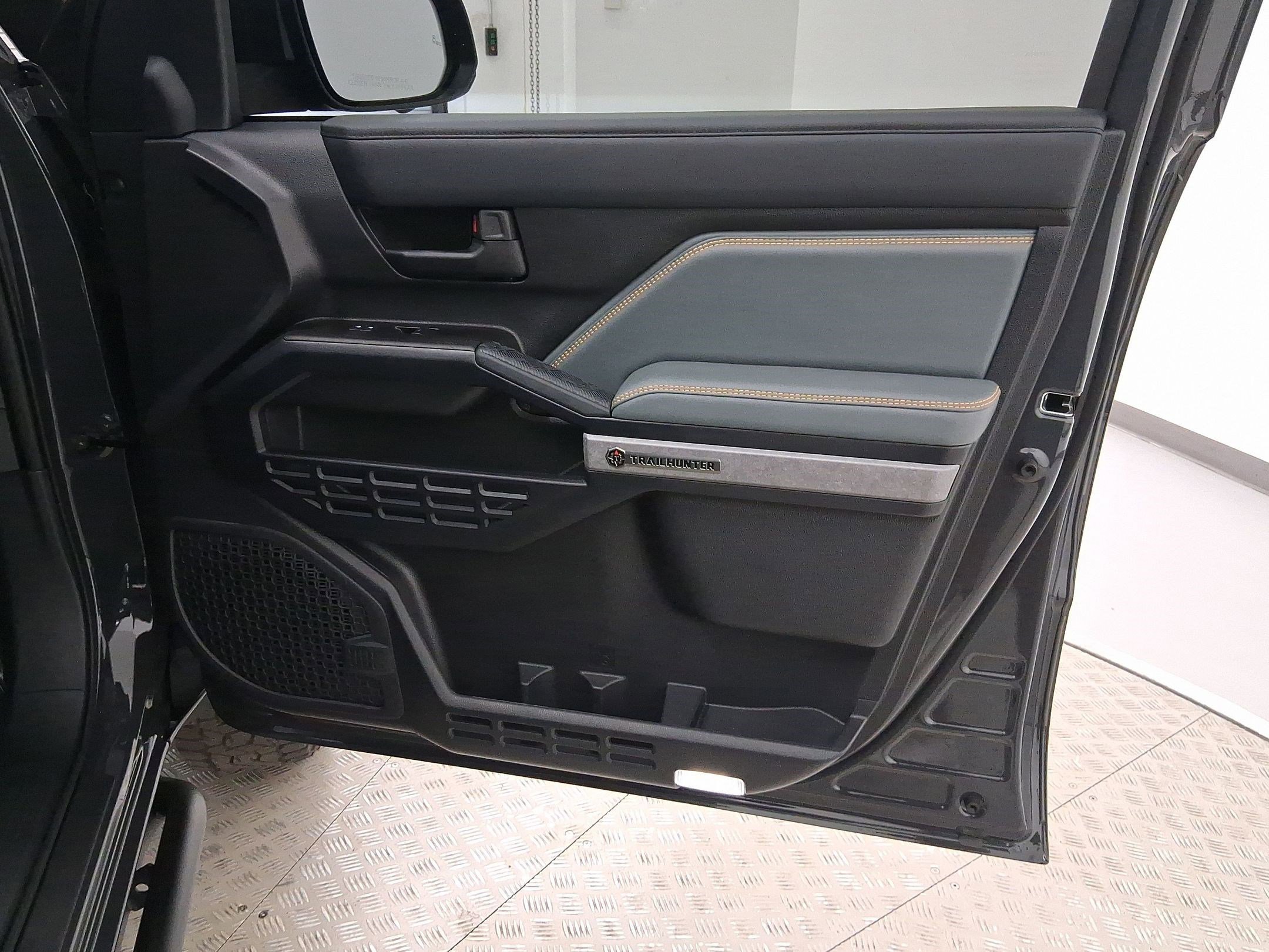 Used 2025 Toyota 4Runner Trailhunter image 30