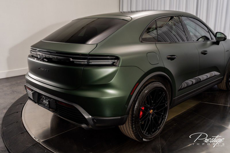 Used 2025 Porsche Macan 4S Electric image 17