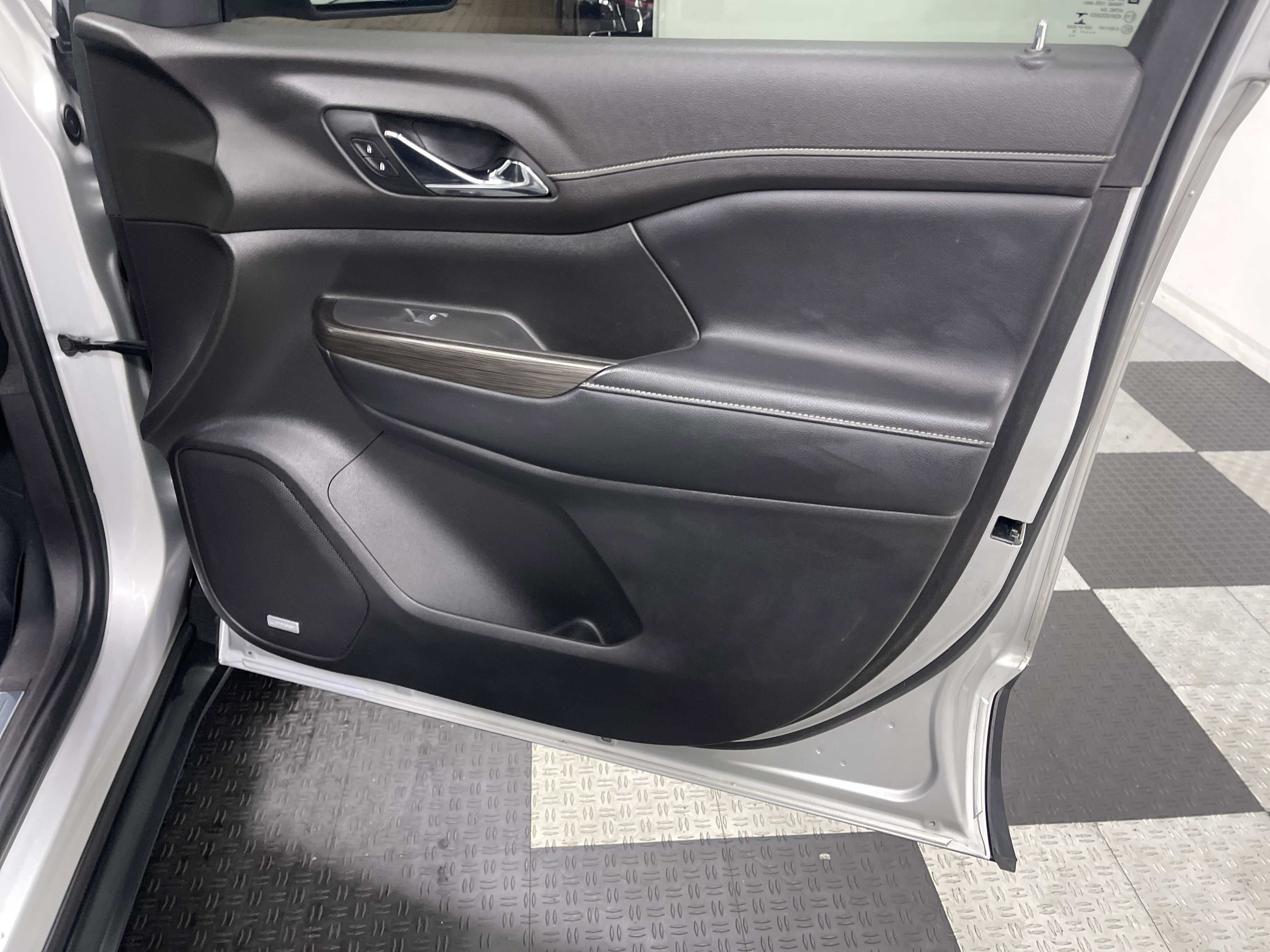 Used 2019 GMC Acadia SLT AWD/4WD image 25