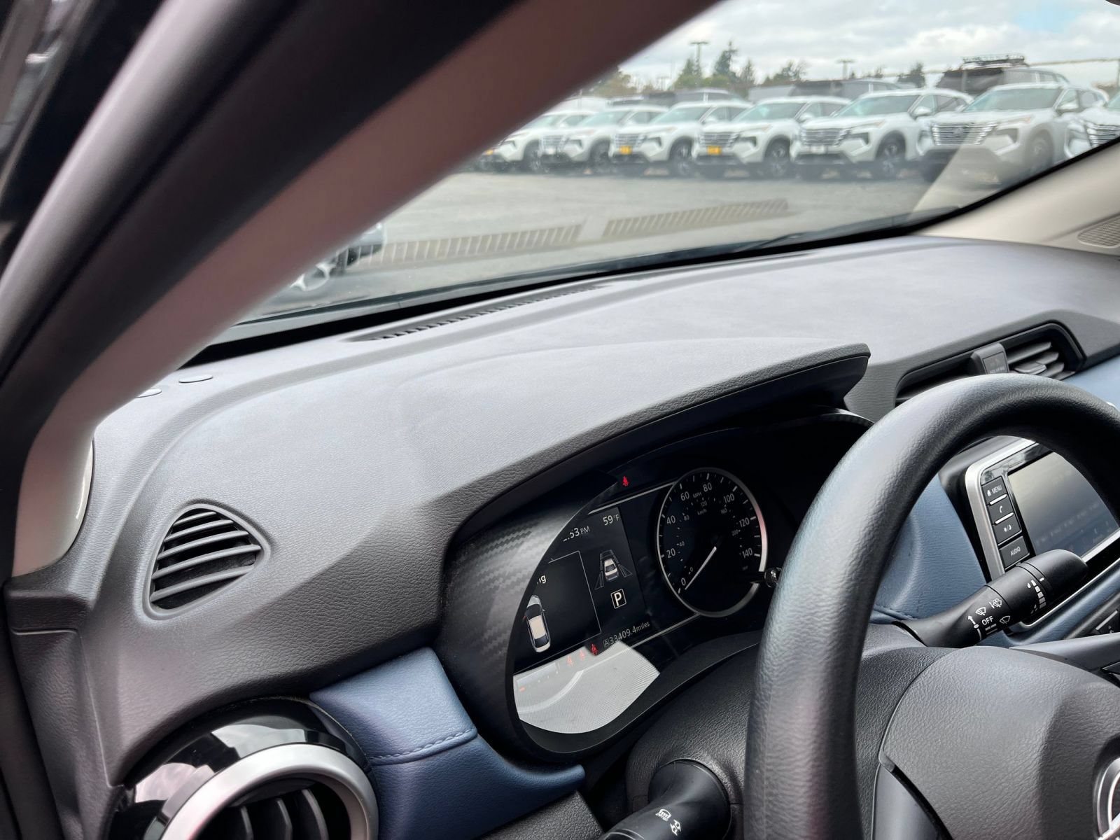 Used 2025 Nissan Versa SV FWD image 33