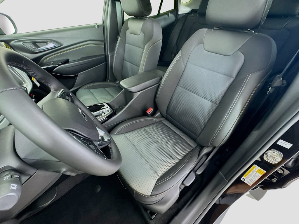 New 2026 Chevrolet Trax LT w/ Midnight Edition FWD image 12