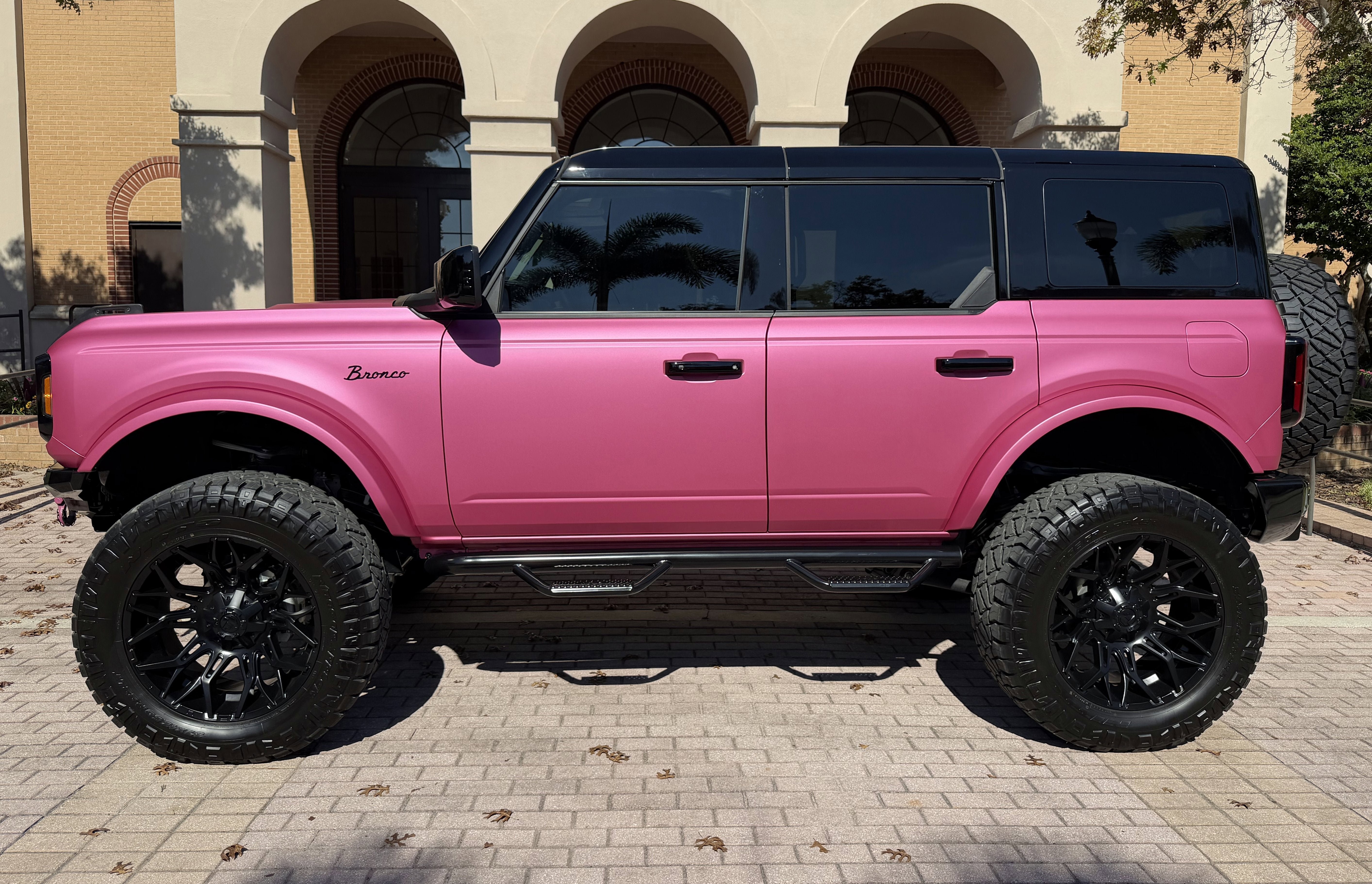Used 2025 Ford Bronco Outer Banks AWD/4WD image 2