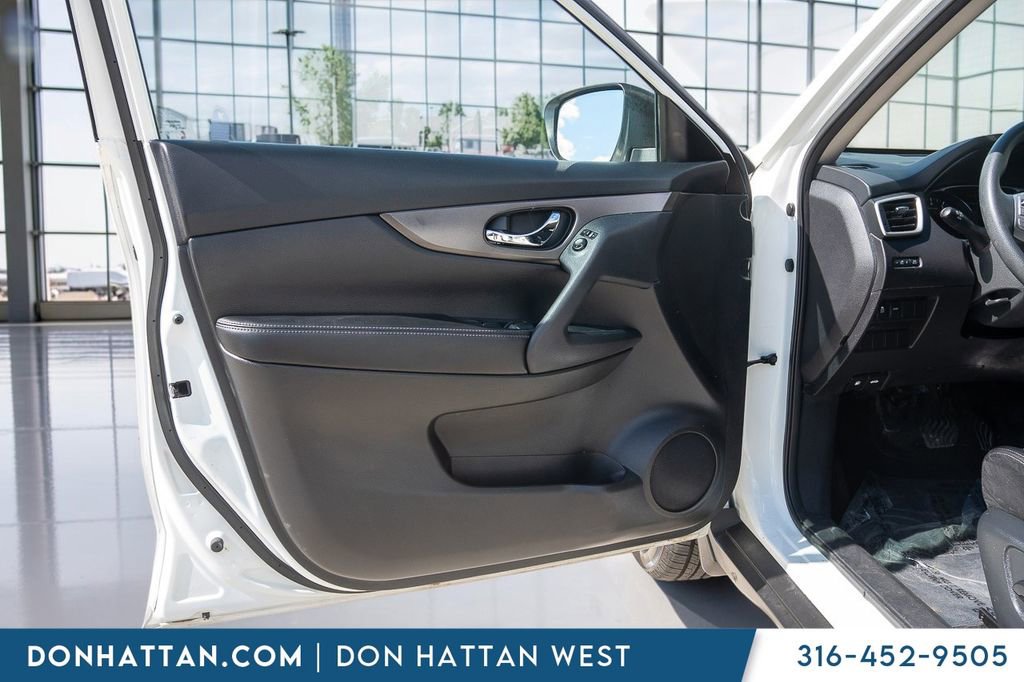 Used 2014 Nissan Rogue SV FWD image 13