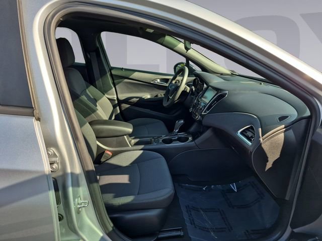 Used 2018 Chevrolet Cruze LT w/ Sun And Sound Package image 17