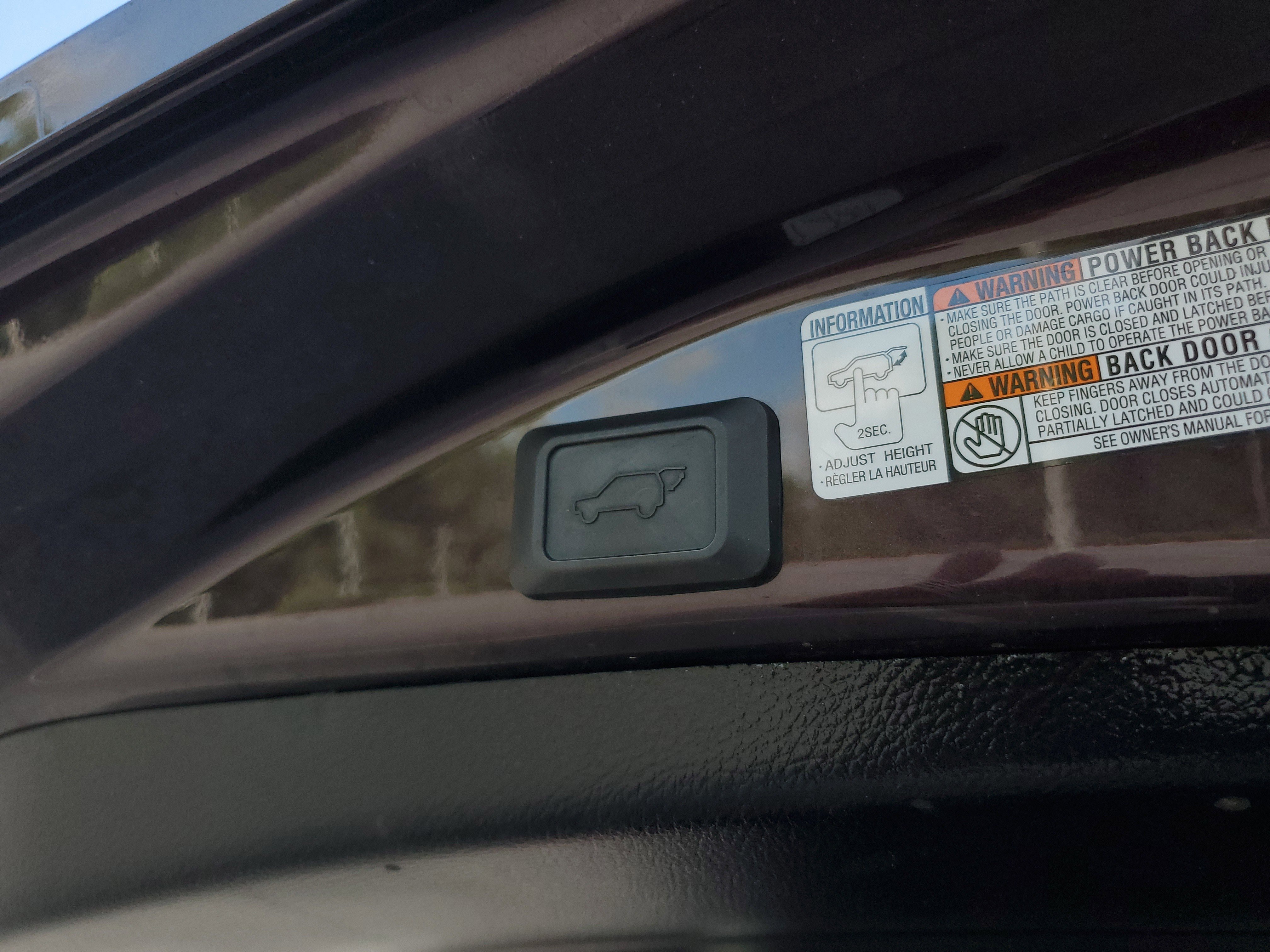 Used 2018 Toyota RAV4 XLE FWD image 10