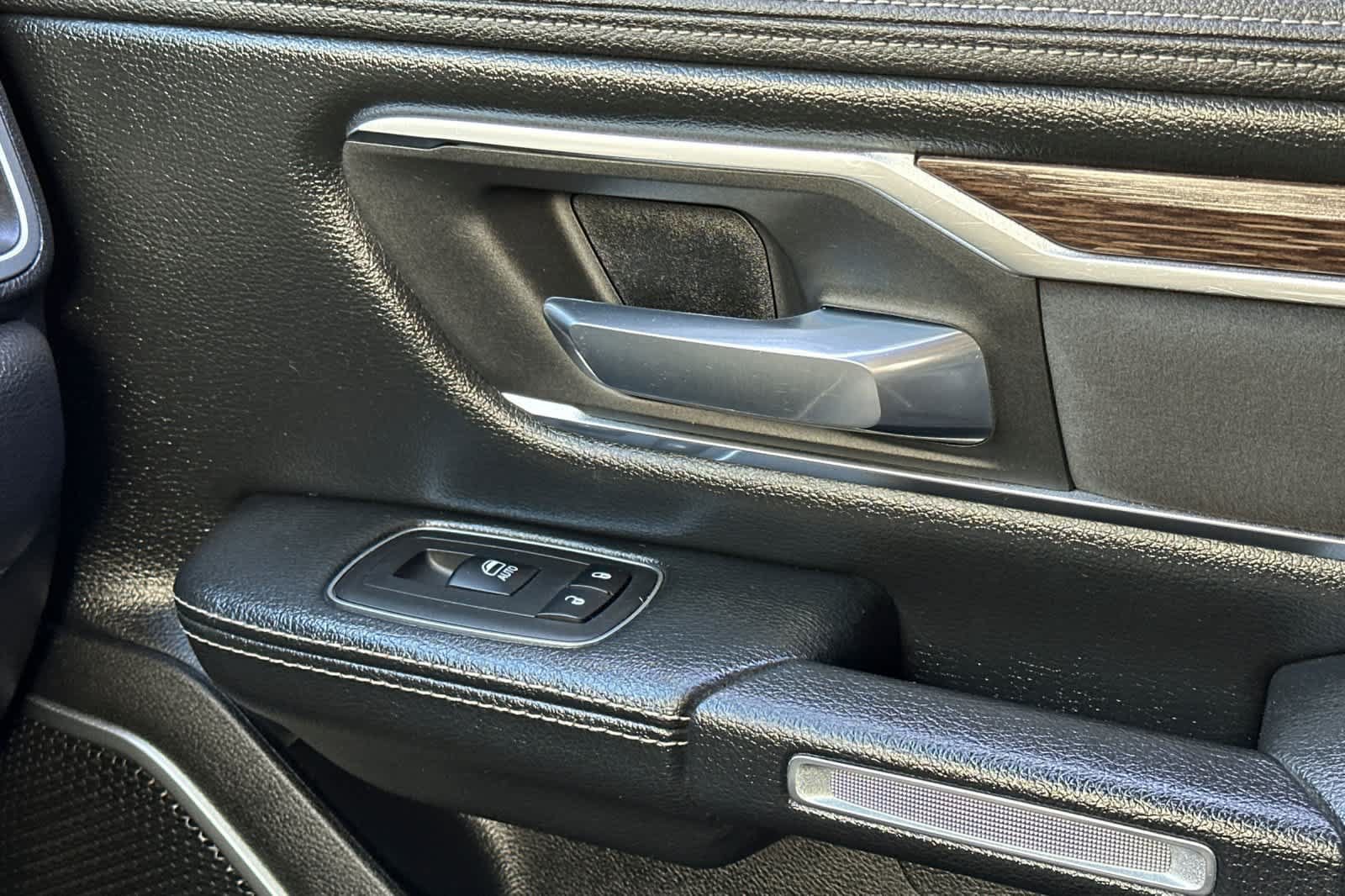 Used 2019 RAM 1500 Laramie AWD/4WD image 19