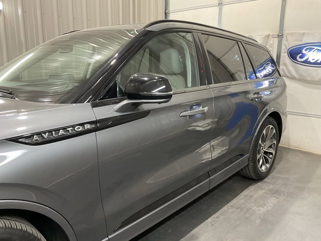 Used 2025 Lincoln Aviator Premiere w/ Jet Appearance Package image 5