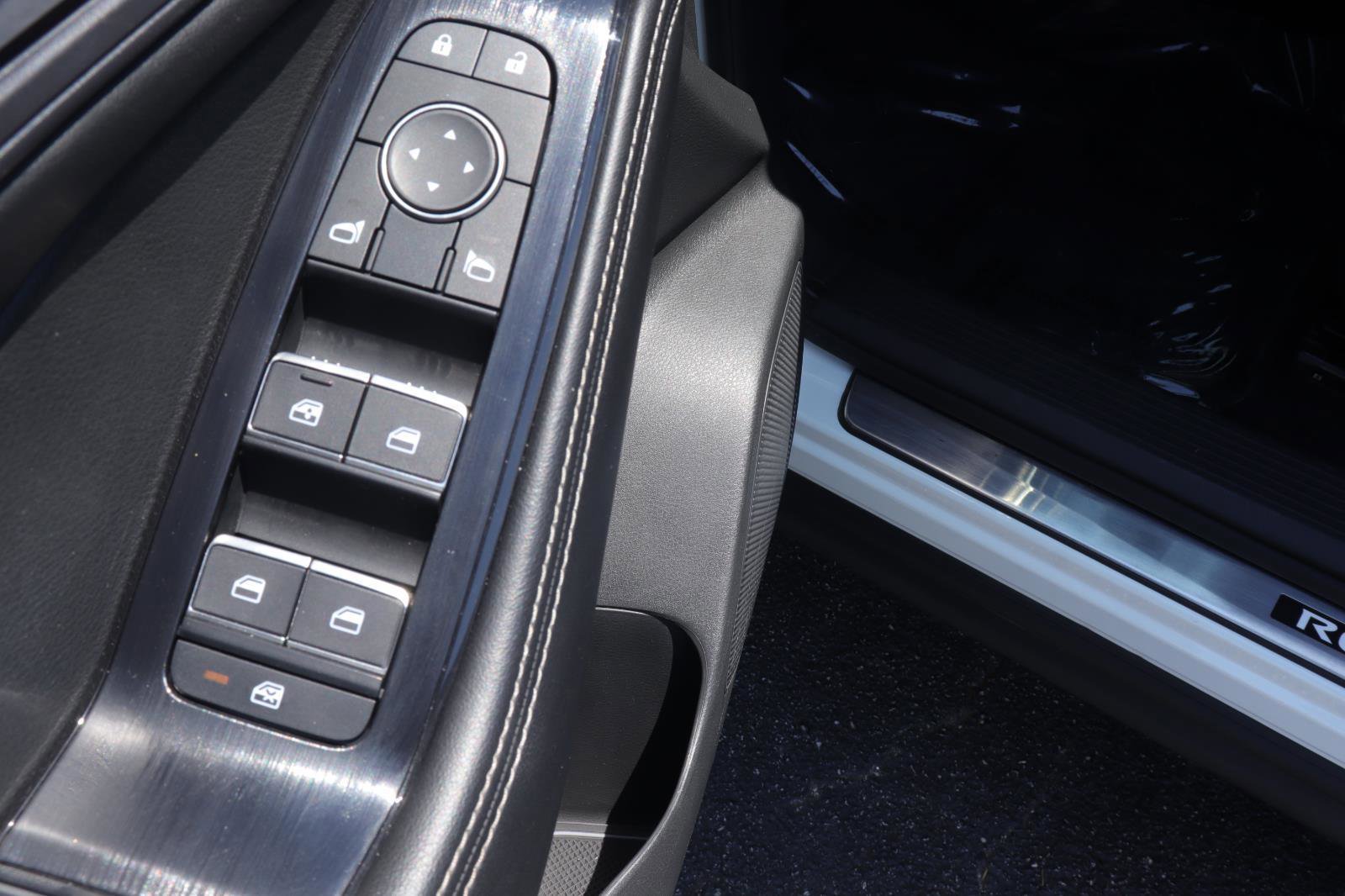 Used 2023 Nissan Rogue SL w/ SL Premium Package image 25