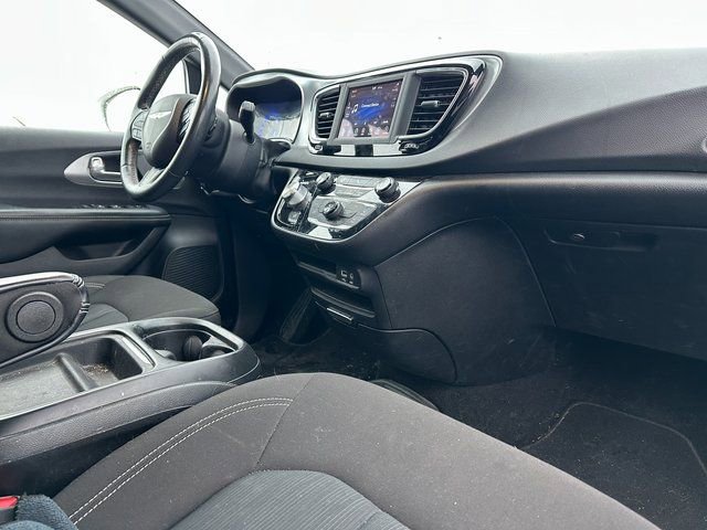 Used 2020 Chrysler Pacifica Touring w/ S Appearance Package image 11