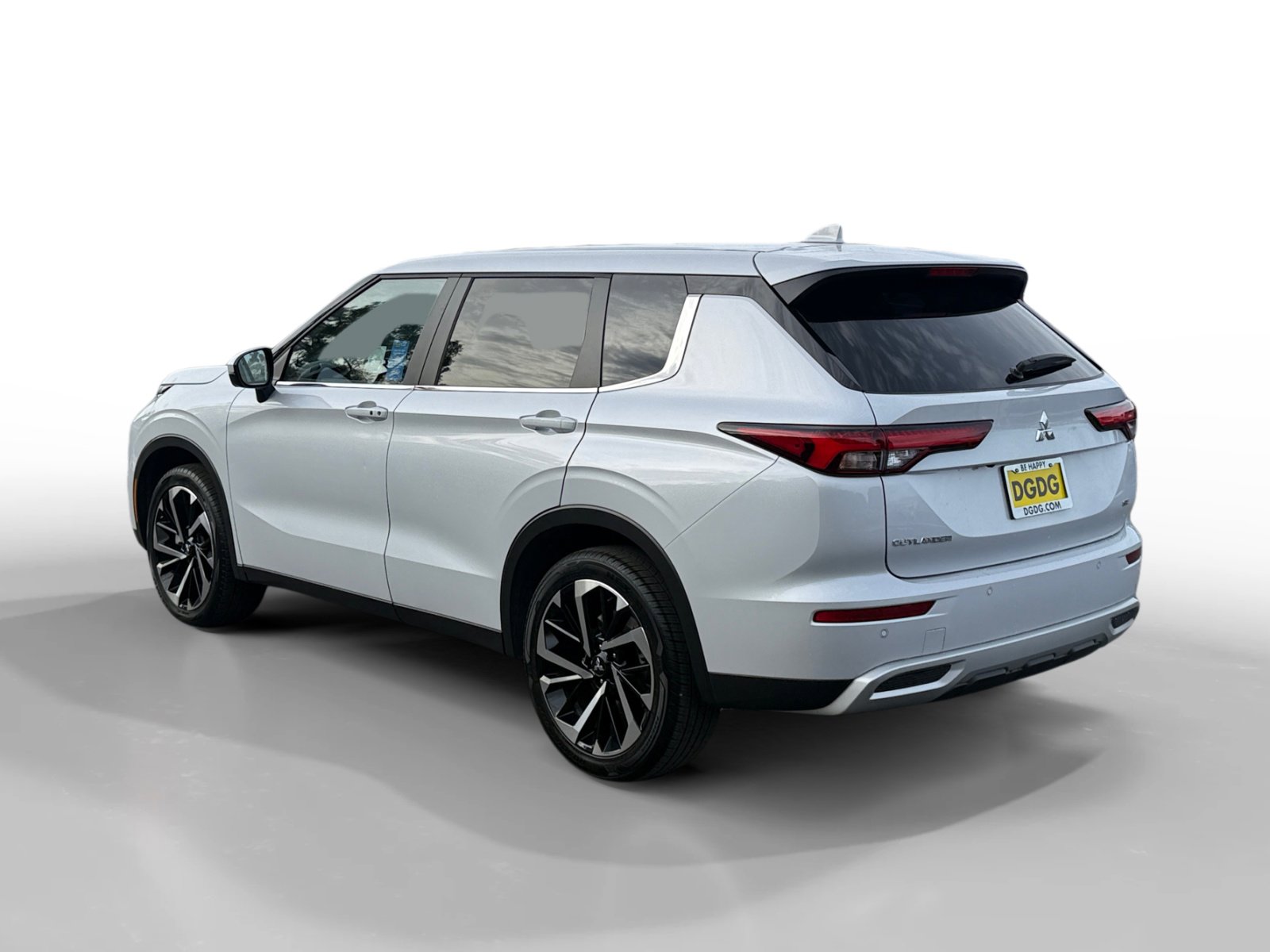 Used 2024 Mitsubishi Outlander SE image 3