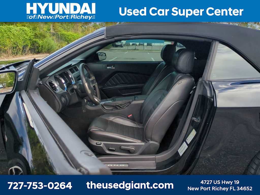 Used 2013 Ford Mustang GT Premium w/ Security Pkg RWD image 16