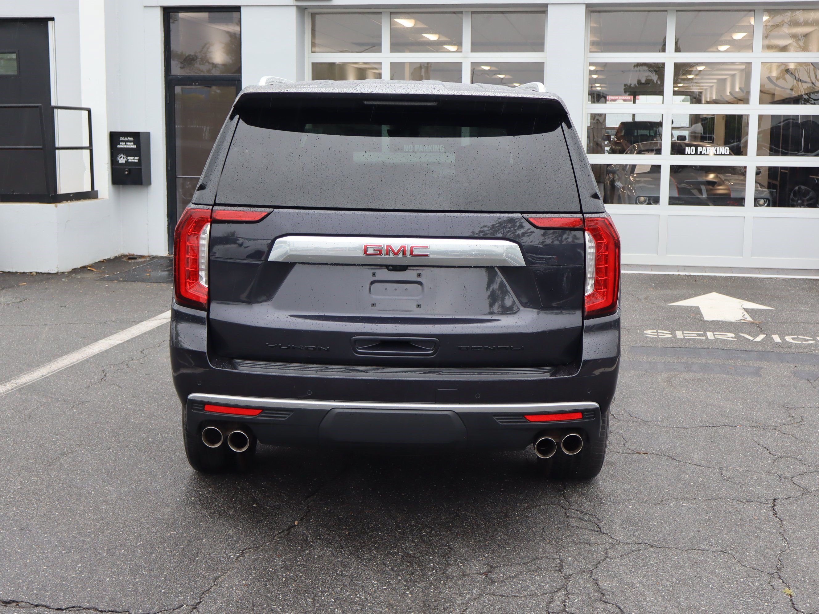 Used 2024 GMC Yukon Denali w/ Denali Reserve Package AWD/4WD image 9