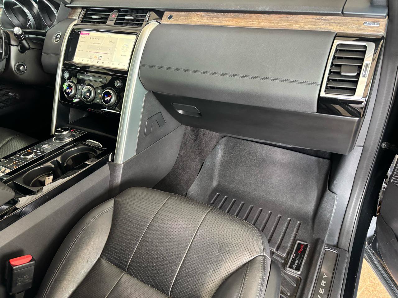 Used 2017 Land Rover Discovery HSE AWD/4WD image 23