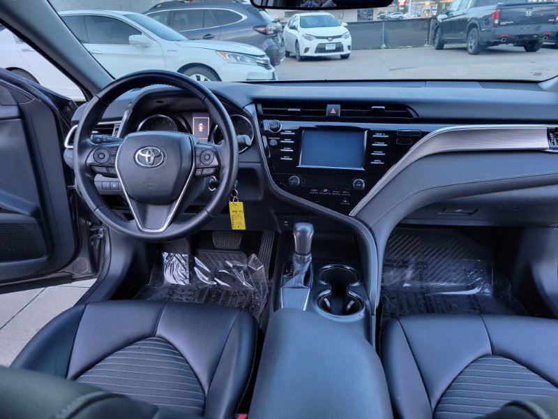 Used 2018 Toyota Camry SE FWD image 30