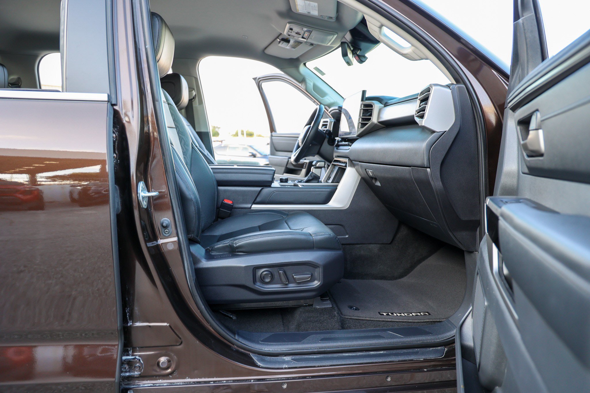 Used 2024 Toyota Tundra Limited w/ Power Package AWD/4WD image 42