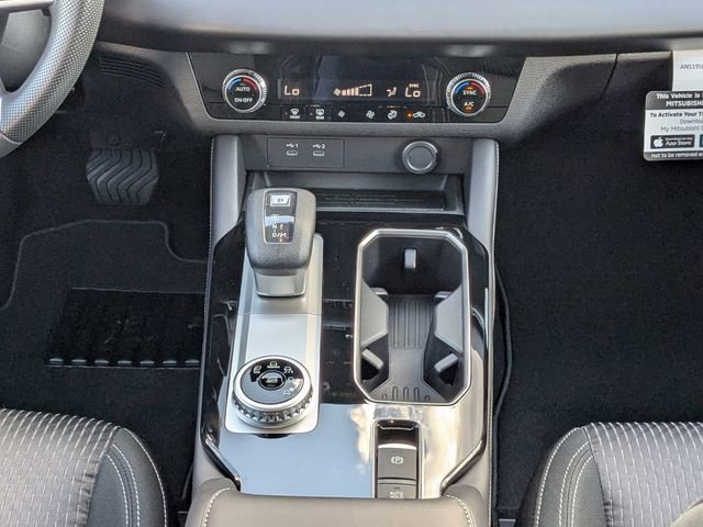 New 2026 Mitsubishi Outlander ES image 18