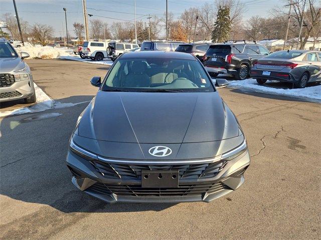 Certified 2025 Hyundai Elantra SEL image 3