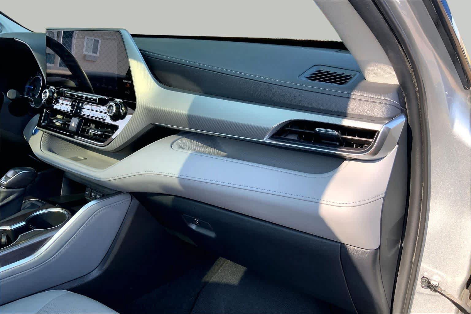 Used 2020 Toyota Highlander Platinum AWD/4WD image 48