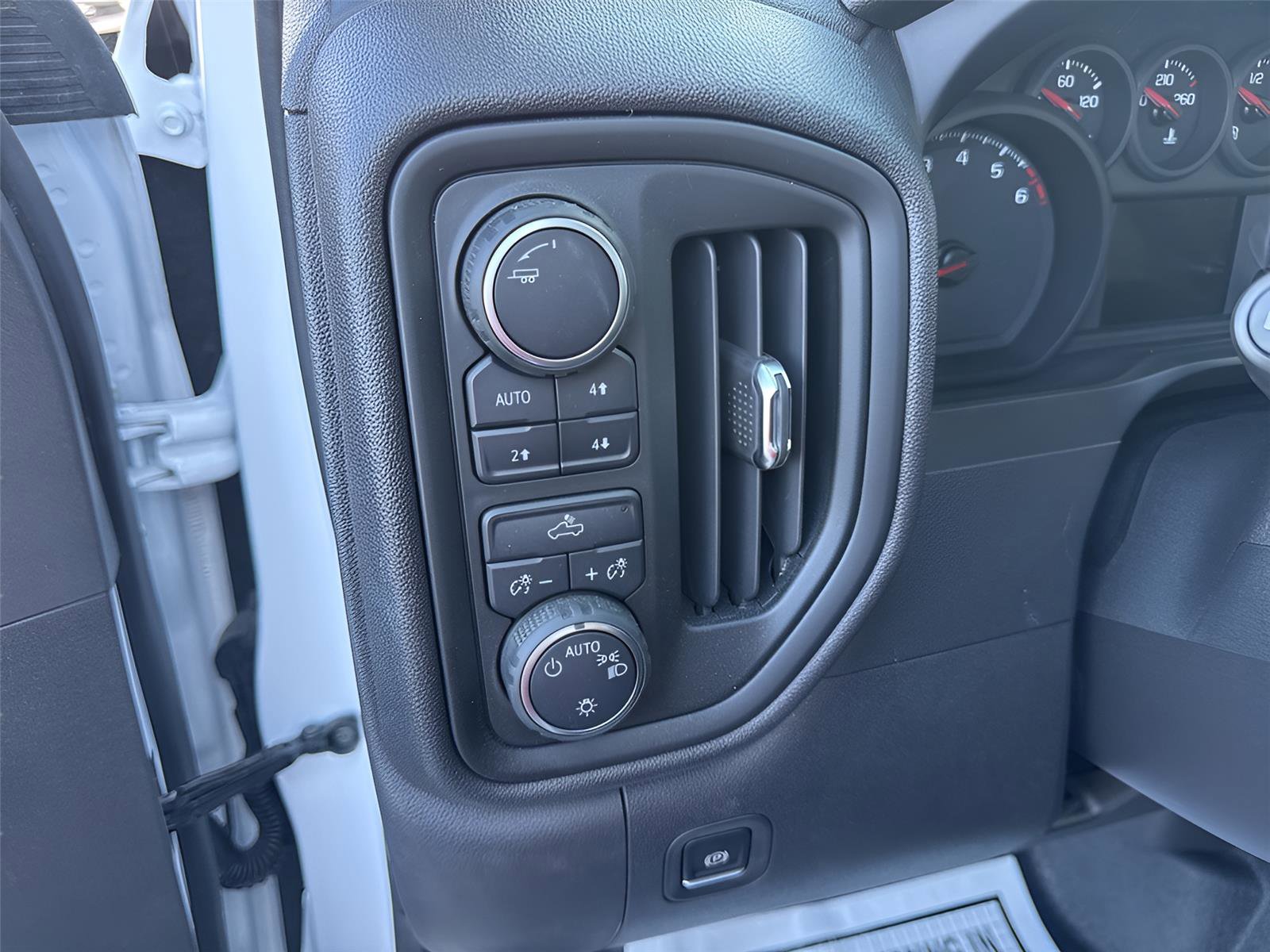 Used 2025 Chevrolet Silverado 1500 W/T w/ Trailering Package image 13