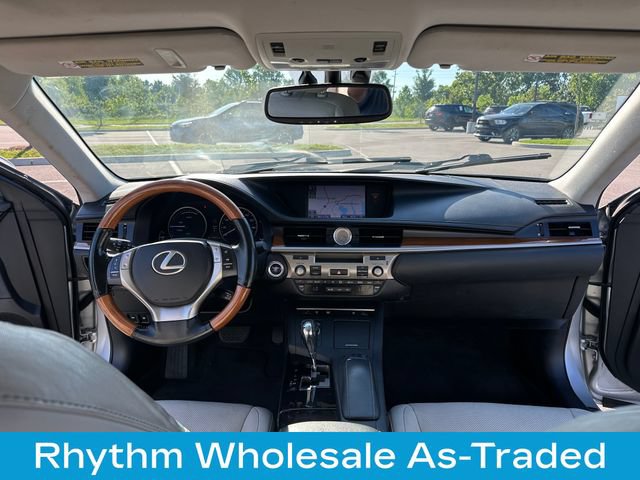 Used 2013 Lexus ES 300h w/ Luxury Pkg FWD image 24
