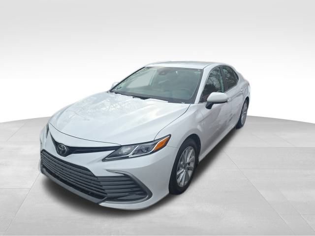 Used 2024 Toyota Camry LE image 2