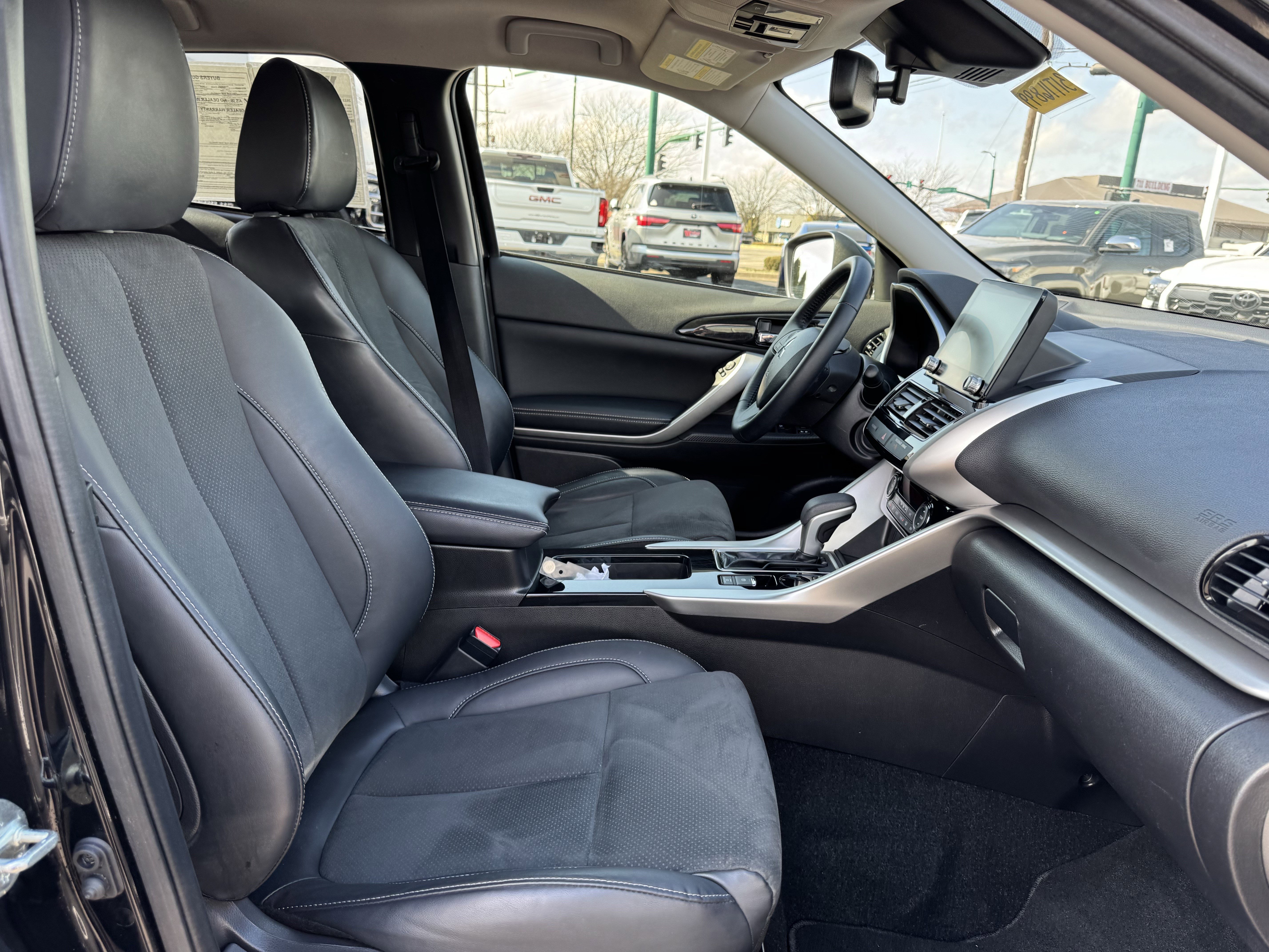 Used 2022 Mitsubishi Eclipse Cross SE image 38