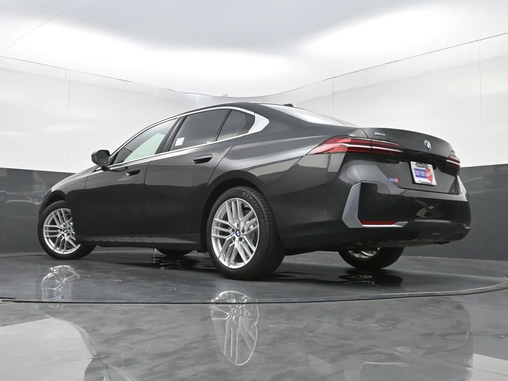 Used 2024 BMW 530i xDrive w/ Premium Package AWD/4WD image 30