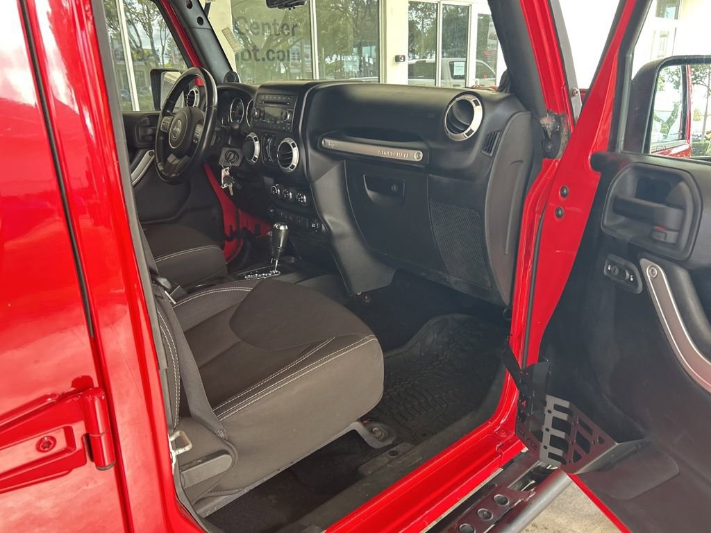 Used 2014 Jeep Wrangler Unlimited Rubicon image 27
