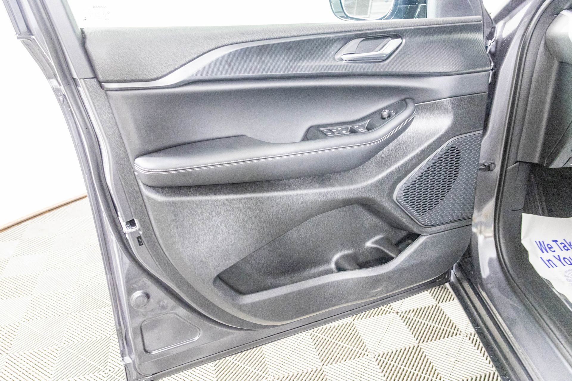 New 2025 Jeep Grand Cherokee Altitude image 14