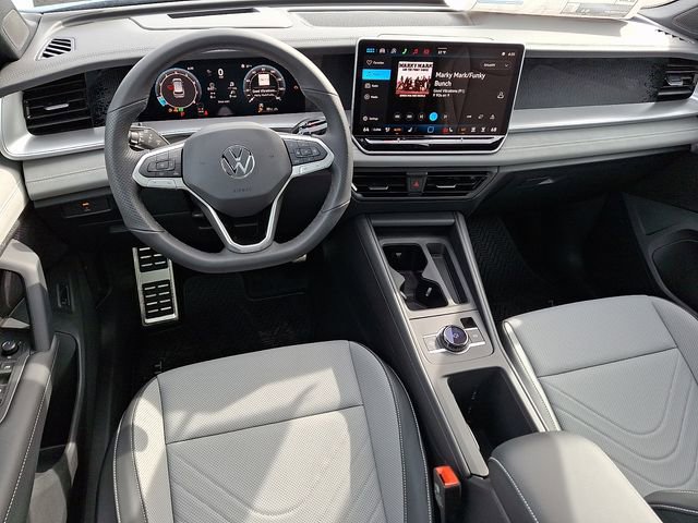 New 2026 Volkswagen Tiguan SE R-Line AWD/4WD image 2