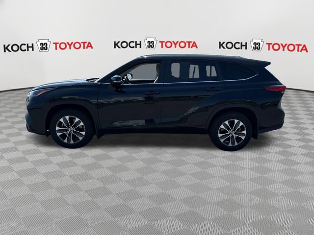 Used 2023 Toyota Highlander XLE AWD/4WD image 4