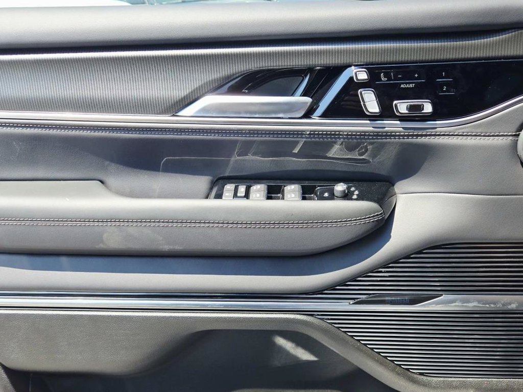New 2026 Jeep Grand Wagoneer Summit AWD/4WD image 32