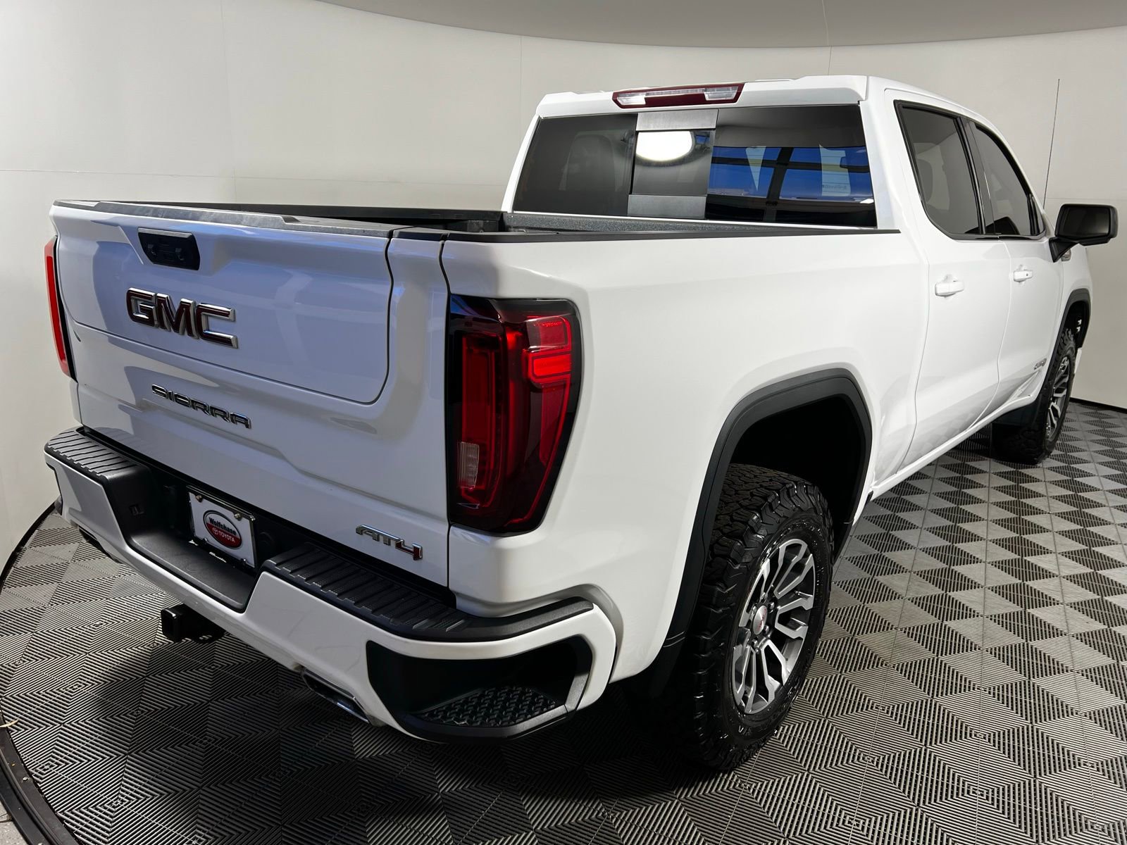 Used 2022 GMC Sierra 1500 AT4 w/ AT4 Preferred Package image 5