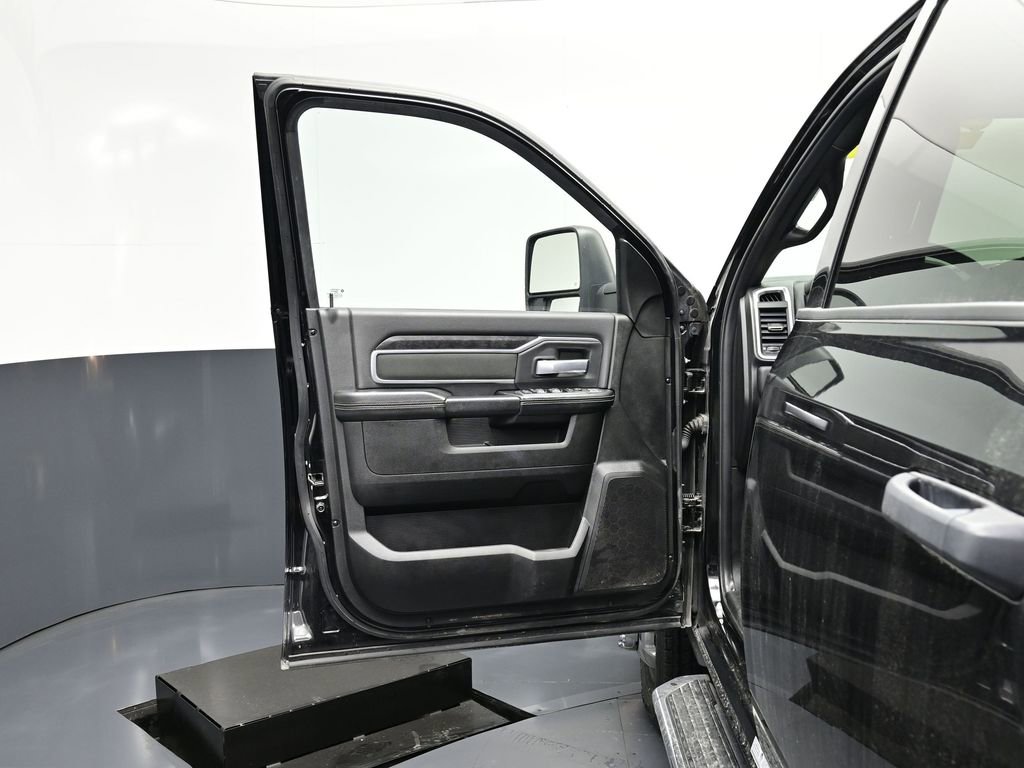 Used 2024 RAM 3500 Big Horn image 10