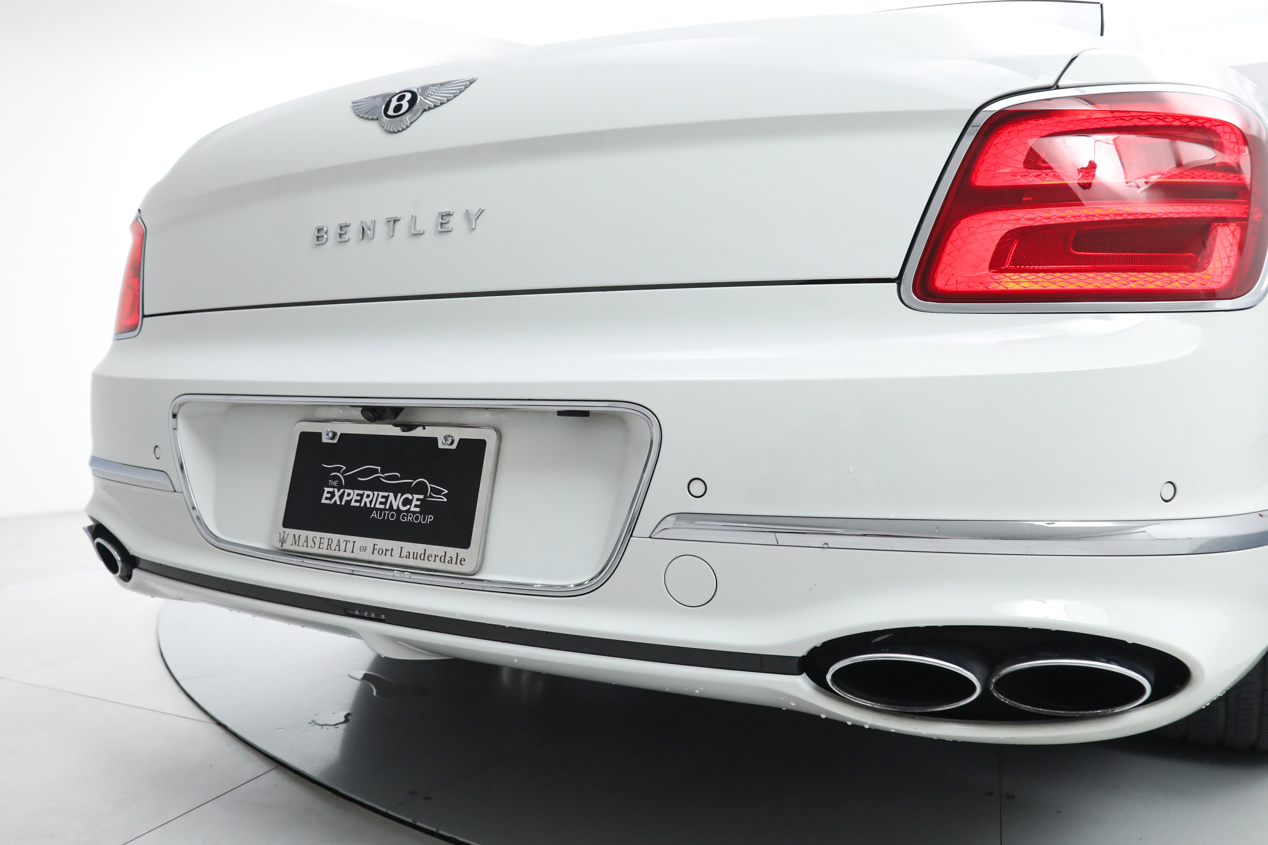 Used 2022 Bentley Flying Spur Plug-In Hybrid AWD/4WD image 14