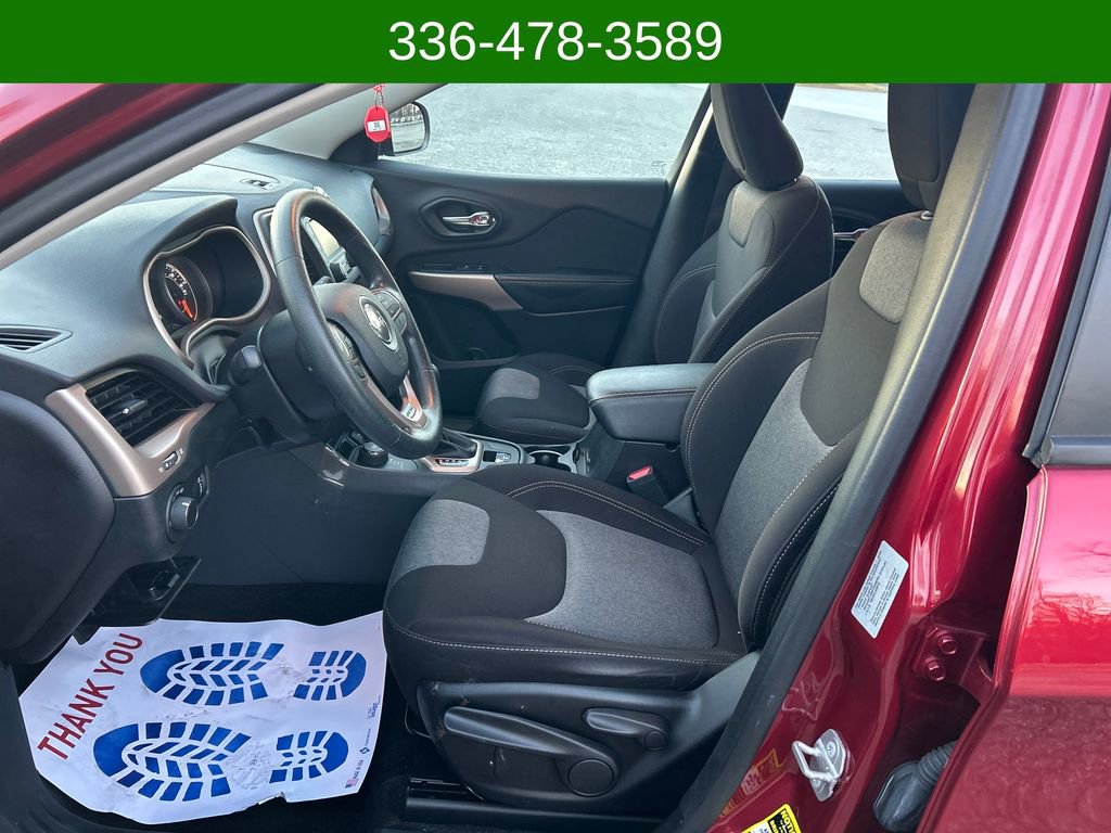 Used 2017 Jeep Cherokee Sport image 9
