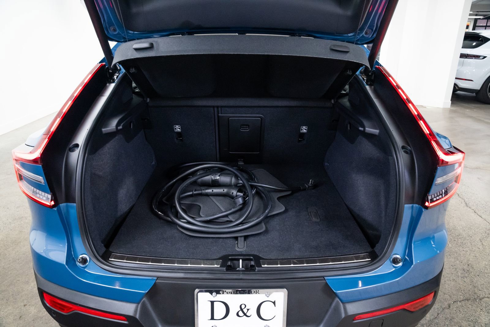 Used 2023 Volvo C40 P8 Recharge Ultimate image 7