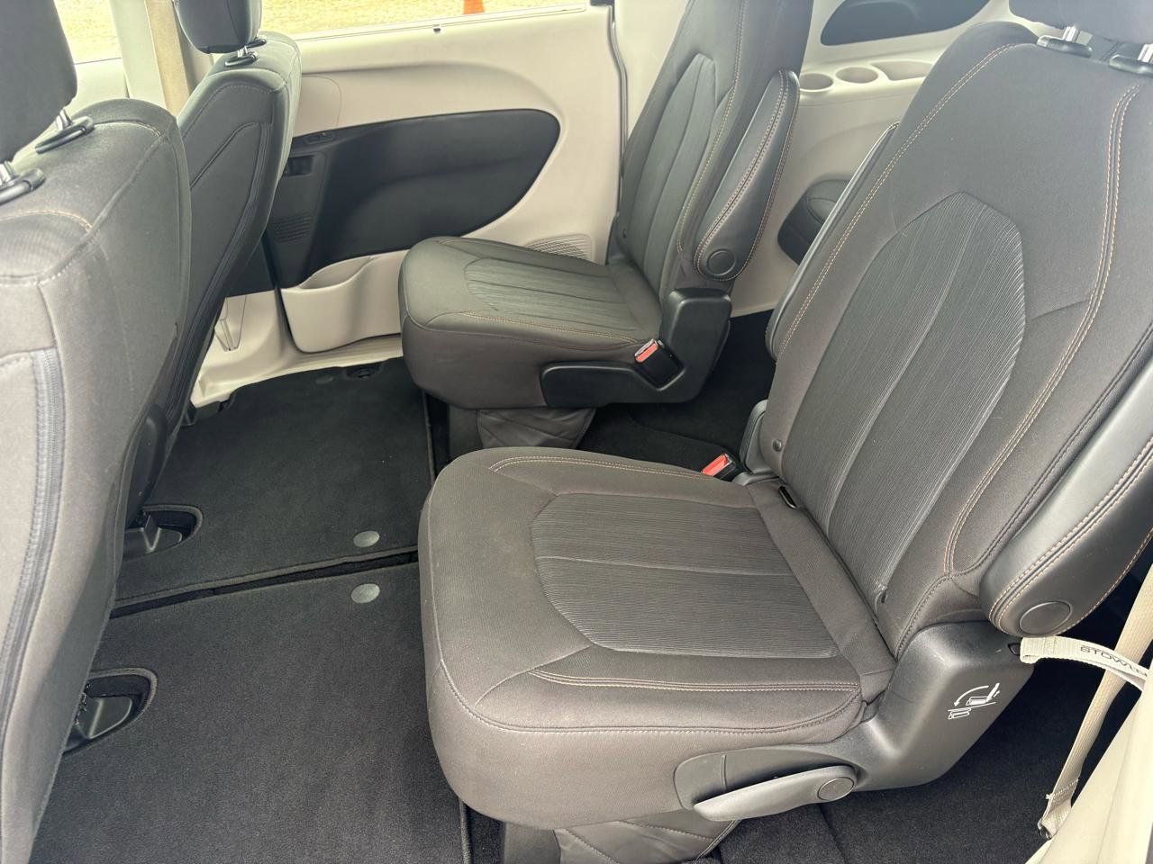 Used 2020 Chrysler Pacifica Touring w/ Advanced Safetytec Group FWD image 26