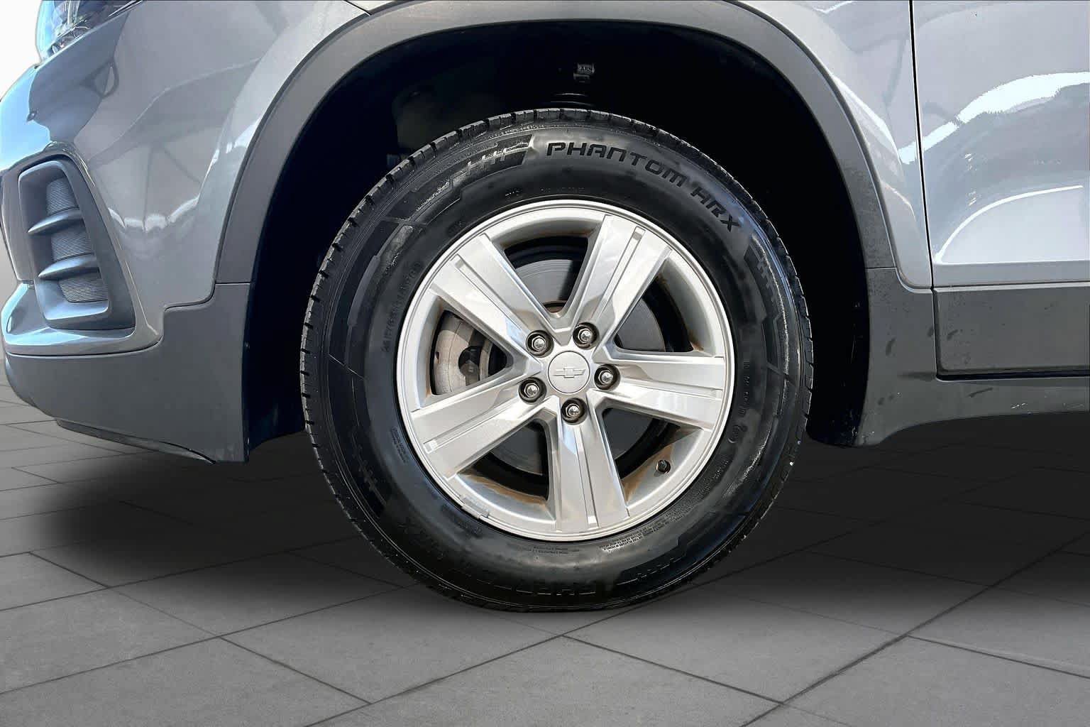 Used 2020 Chevrolet Trax LS w/ Tint and Cruise Package AWD/4WD image 11