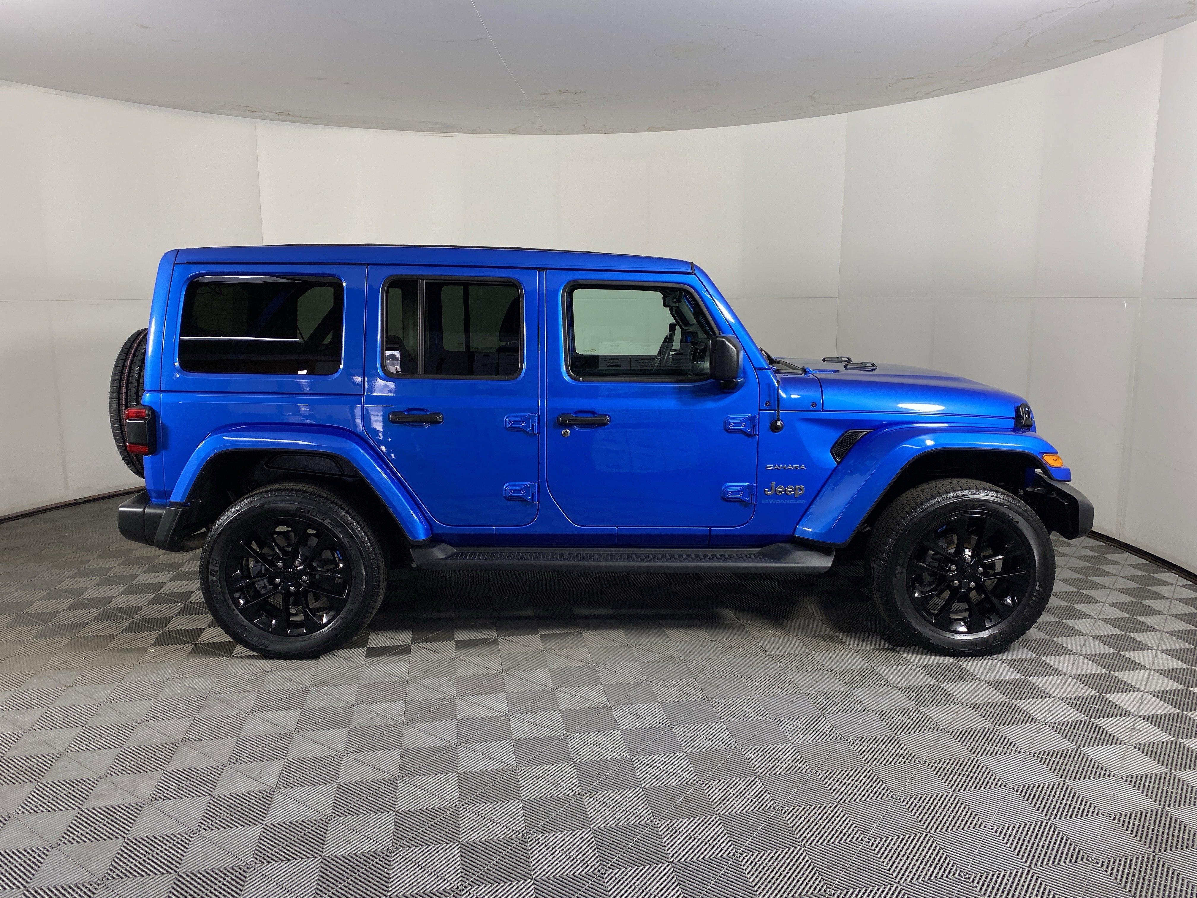 Used 2023 Jeep Wrangler Sahara w/ Cold Weather Group image 8