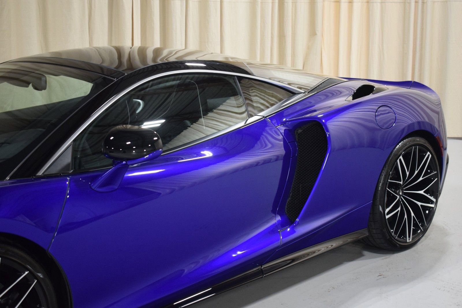 New 2025 McLaren GTS RWD image 2