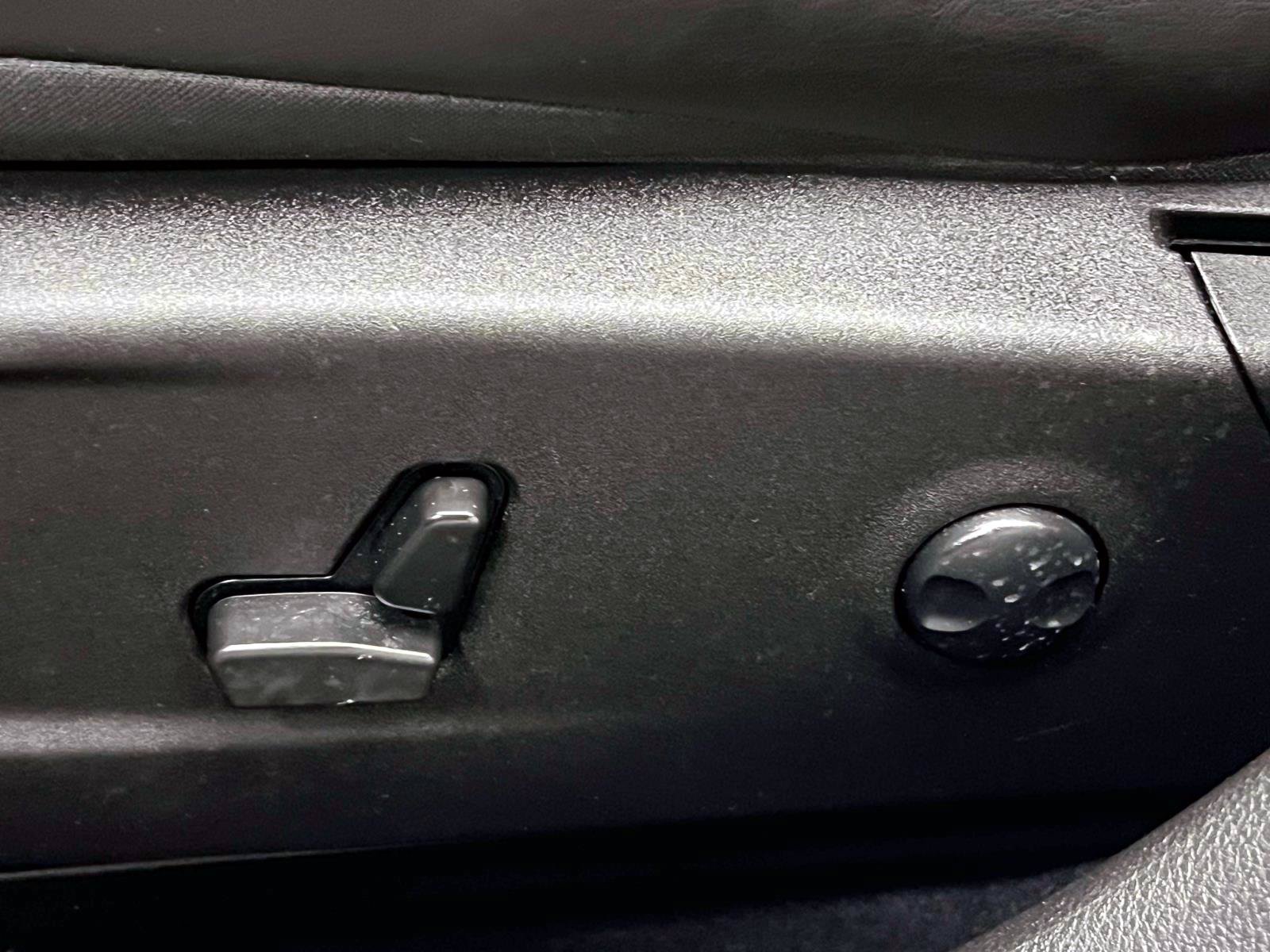 Used 2023 Chrysler 300 S w/ Safetytec Plus Group RWD image 17