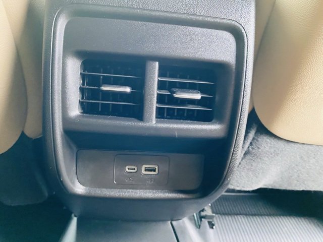 Used 2025 Cadillac XT4 Premium Luxury image 17