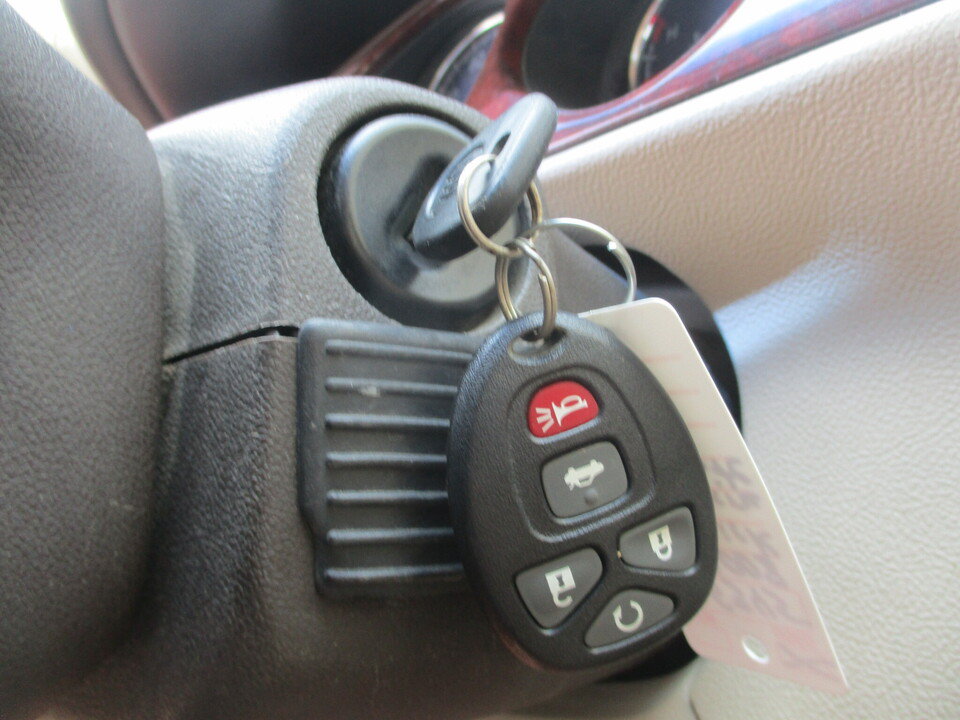 Used 2007 Buick Lucerne CXS w/ Driver Confidence Package FWD image 36