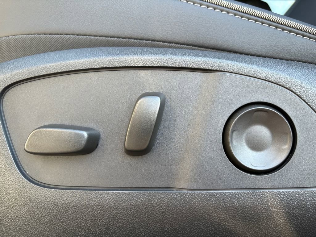 New 2025 Chevrolet Silverado EV LT image 15