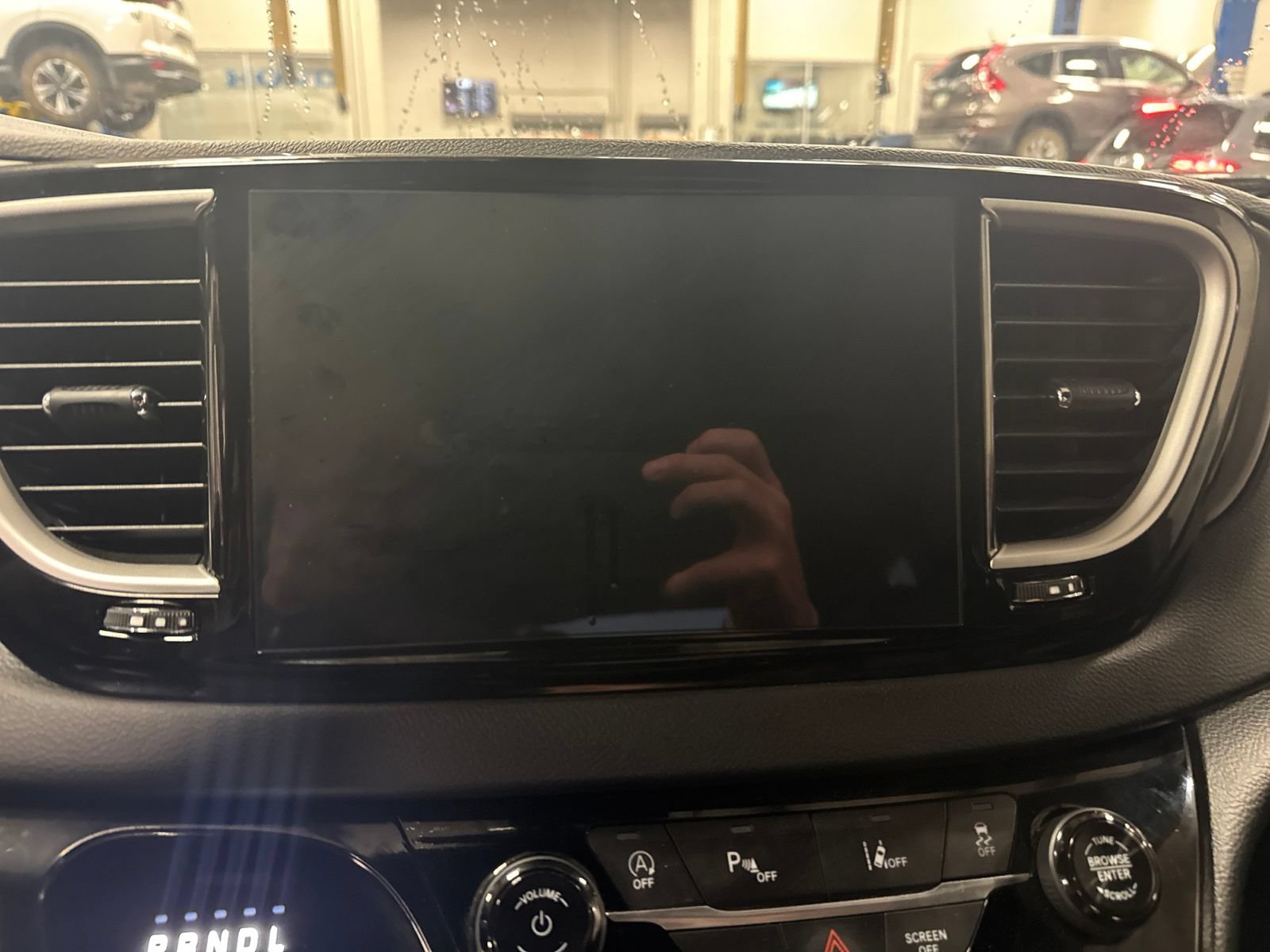Used 2027 Chrysler Pacifica Select FWD image 16