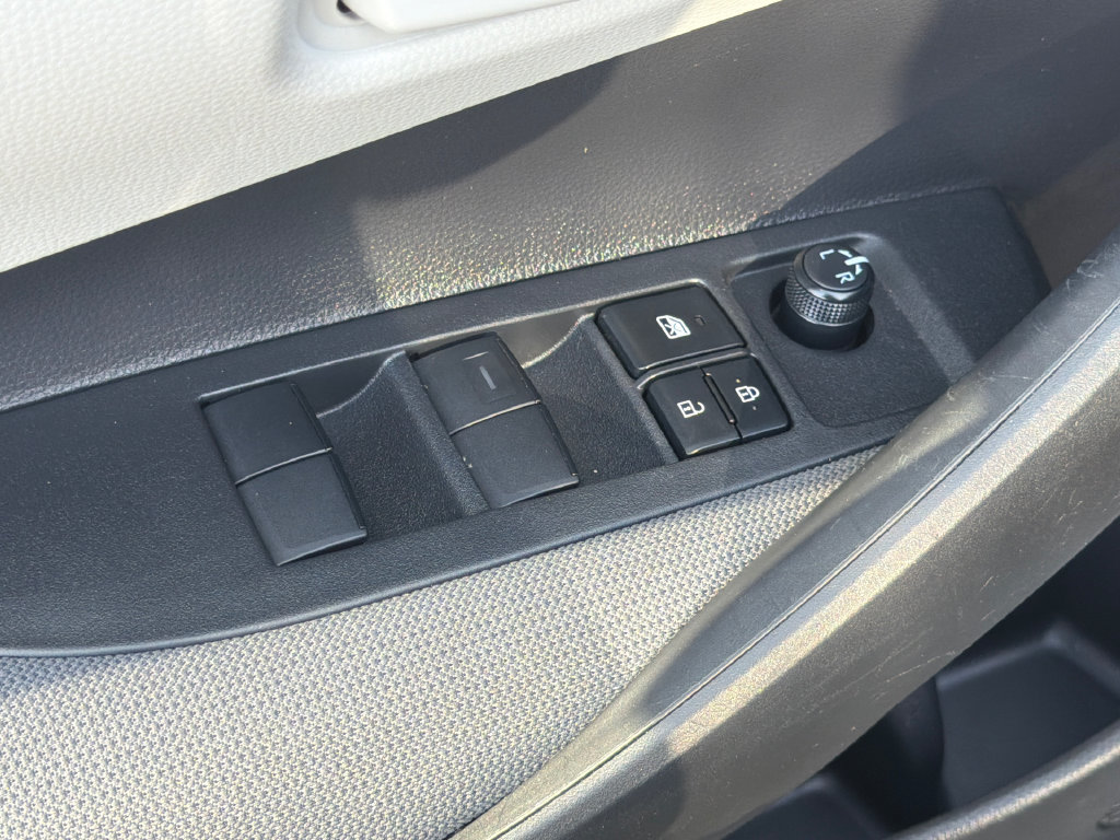 Used 2025 Toyota Corolla LE FWD image 17