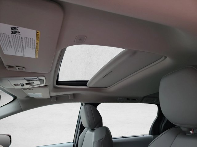 Used 2026 Toyota Sienna XLE FWD image 16